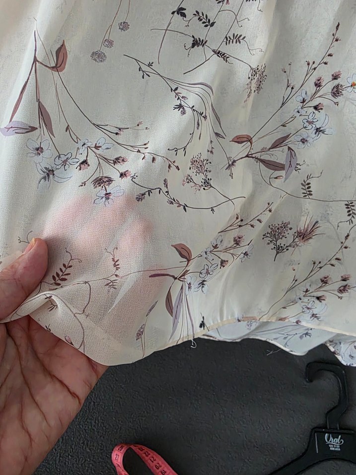 Mango marka Bej Desenli V Yaka Kolsuz Bluz - Görsel 5