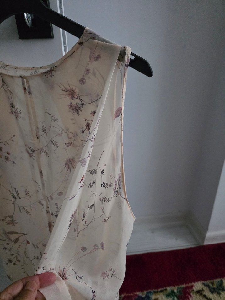 Mango marka Bej Desenli V Yaka Kolsuz Bluz - Görsel 3