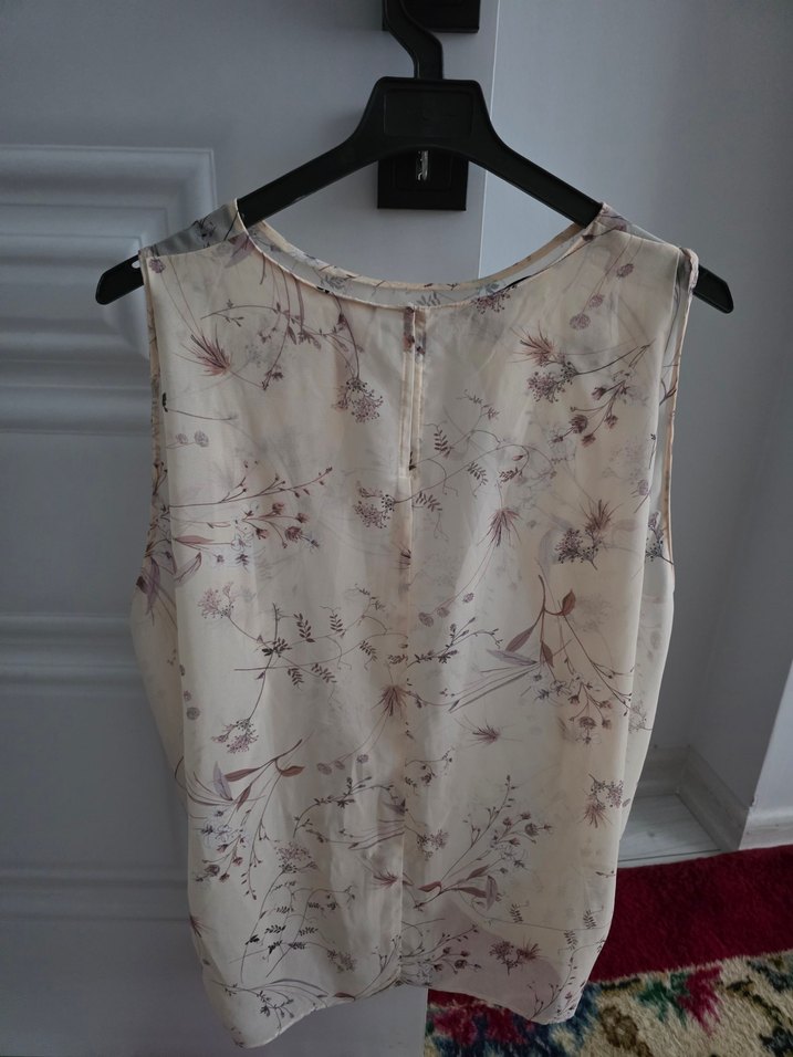 Mango marka Bej Desenli V Yaka Kolsuz Bluz - Görsel 2