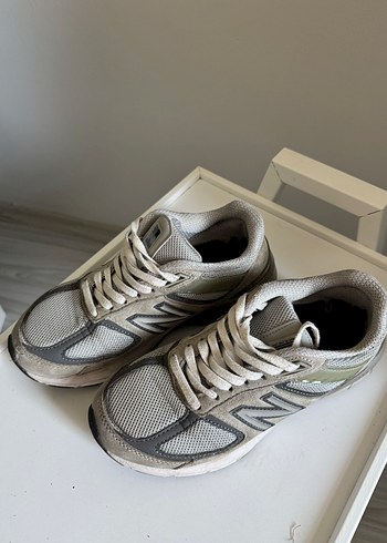 New Balance 990 V5