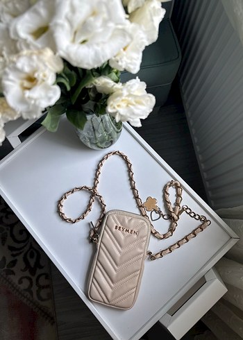 Zincir Detaylı Bej Telefon Çantası