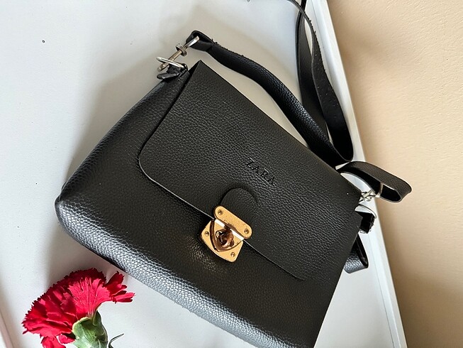 Zara Çapraz siyah çanta