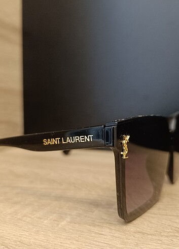 Yves Saint Laurent kadın güneş gözlüğü 