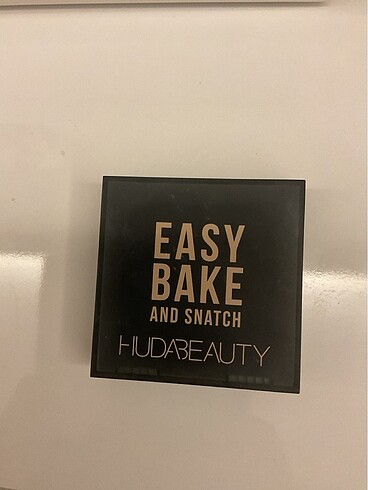 Huda Beauty Pudra