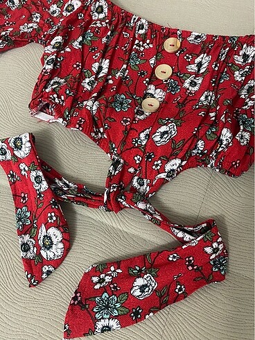 Maggy London Omzu açık crop