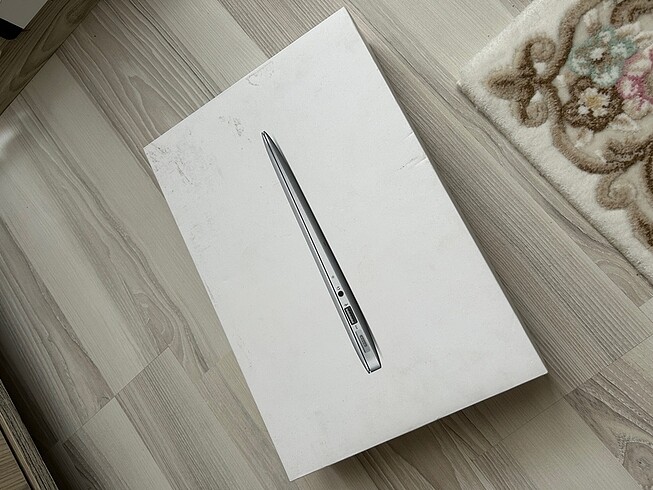 Macbook Air 11 inç Boş Kutu Sticker Dahil