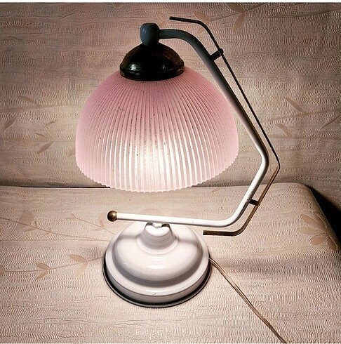 Retro masa lambası