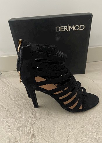 Derimod Siyah Süet Stiletto Topuklu Kadın Ayakkabı