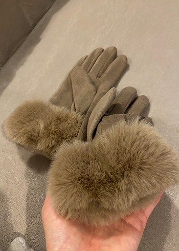 Kürk Detaylı Süet Bej Kadın Eldiven - Görsel 2