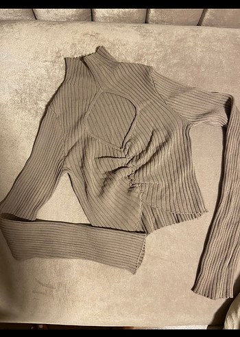 Bej V Yaka Uzun Kollu Crop Top 1 kez giyildi - Görsel 3