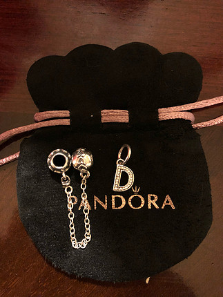 universal Beden D harf charm