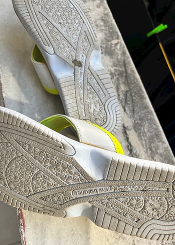New Balance Mor Zebra Desenli Kadın Dolgu Topuk Terlik