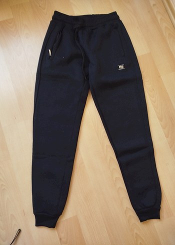 Sıfır gibi bir defa giyildi cepleri fermuarlı çok kalın eşofman - Görsel 2