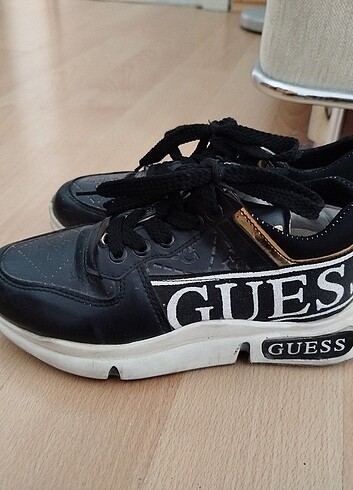 Guess Çok iyi durumda çok rahat spor ayakkabı 