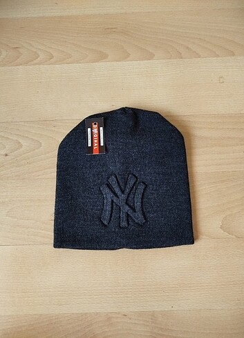 New Era Sıfır New Era New York bere şapka boy 21 cm eni 20 cm