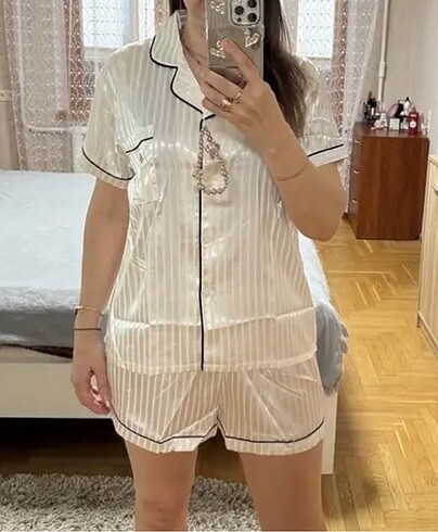 xs Beden Kalp nakışlı saten şortlu pijama takımı
