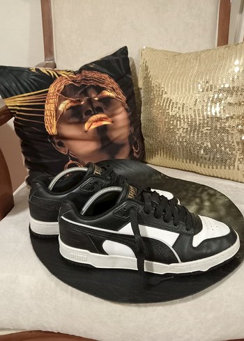 42.5 Beden beyaz Renk 42.5 orjinal derı puma spor ayakkabı