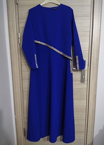 Saks mavisi taşlı abiye