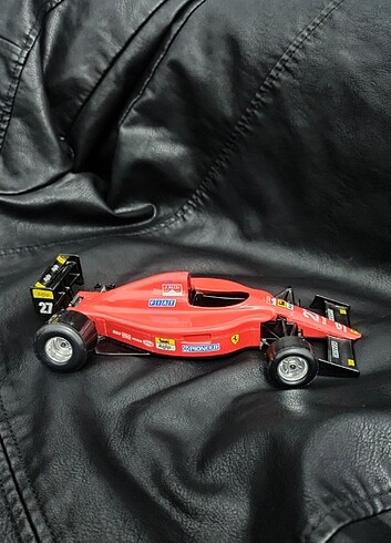 Formula 1 Ferrari 641/2 Diecast Model