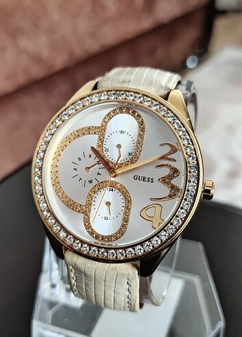 GUESS Fonksiyonlu Kadın Kol Saati