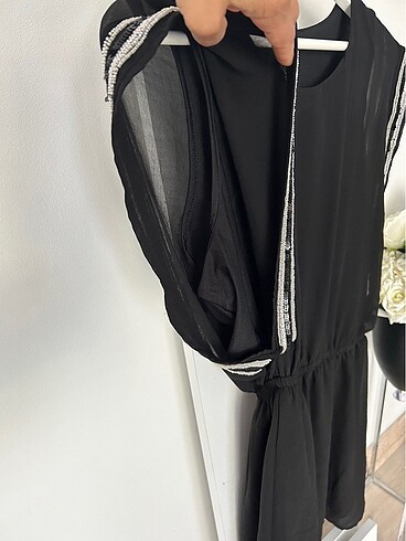 H&M H&M sifon kolları boncuk işlemeli astarlı elbise