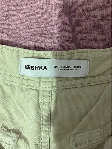 32 Beden ten rengi Renk Bershka Bej Kapri Şortolon