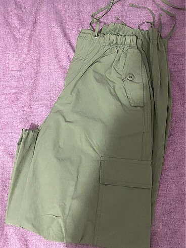 Bershka Yeşil Paraşüt Pantolon