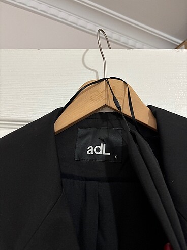 Adil Işık Trençkot