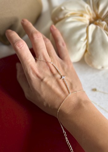 Zincir Detaylı Minimalist Altın Renk Kadın El Zinciri - Görsel 2