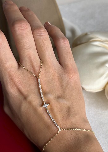 Zincir Detaylı Minimalist Altın Renk Kadın El Zinciri - Görsel 5