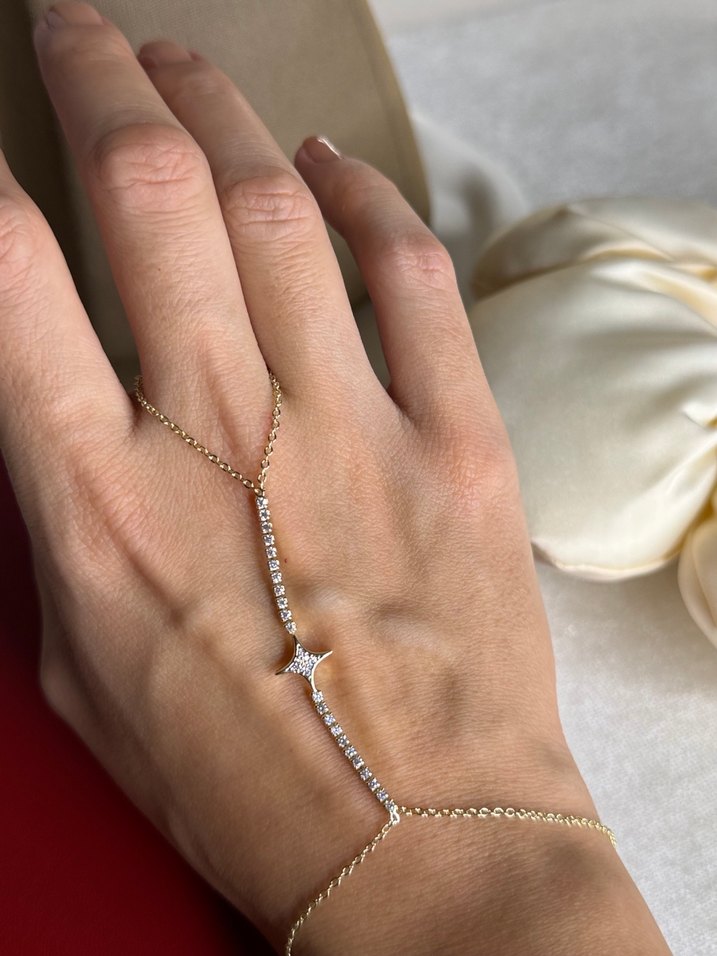 Zincir Detaylı Minimalist Altın Renk Kadın El Zinciri - Görsel 5