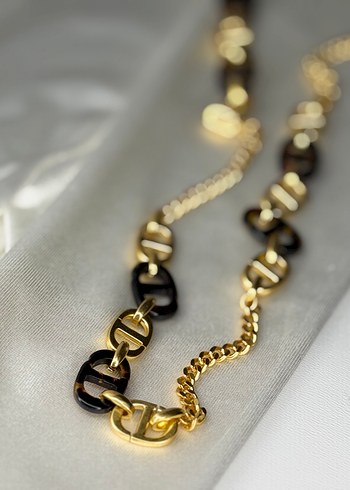 Zincir Detaylı Altın Renk Uzun Kolye - Görsel 3