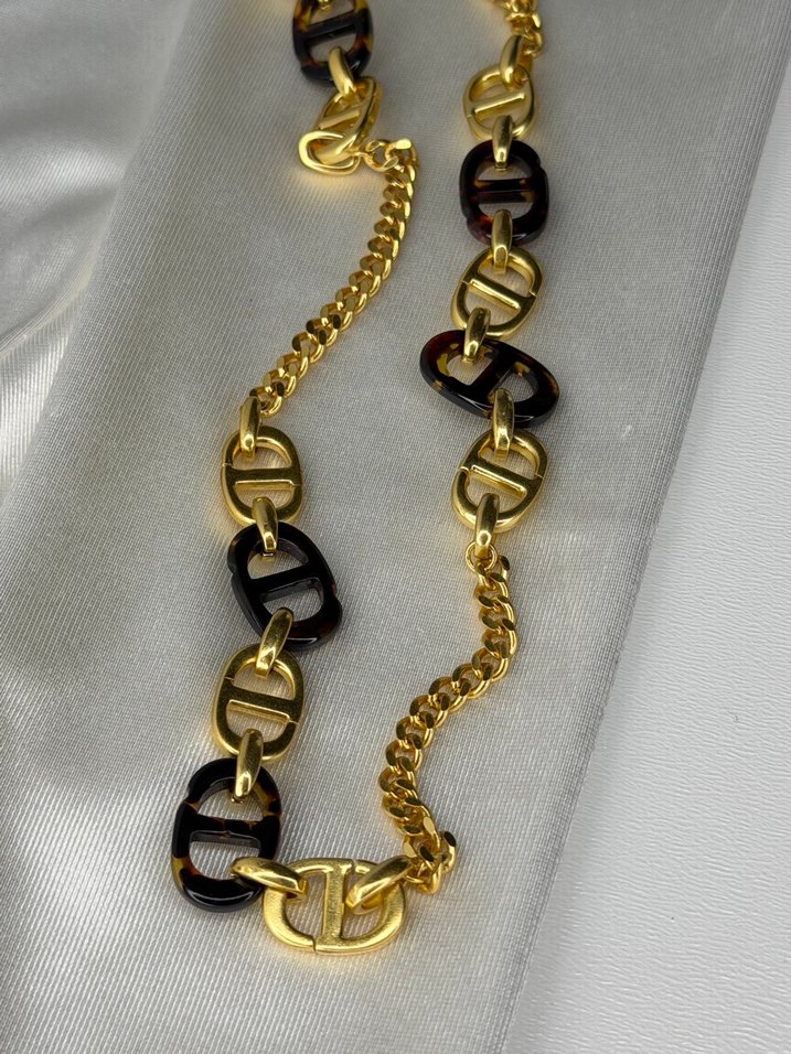 Zincir Detaylı Altın Renk Uzun Kolye - Görsel 4