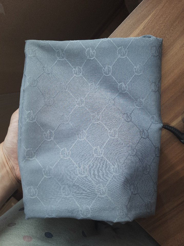 Gri Kadın Şal, Dökümlü ve Zarif - Görsel 3