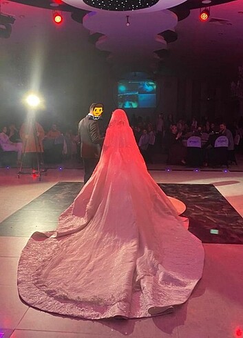 İkili Demonte- Helen Model gelinlik ve Gösterişli Kuyruk