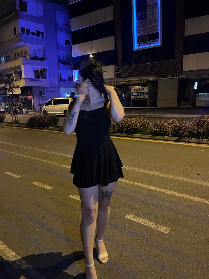 siyah mini şortlu elbise - Görsel 2