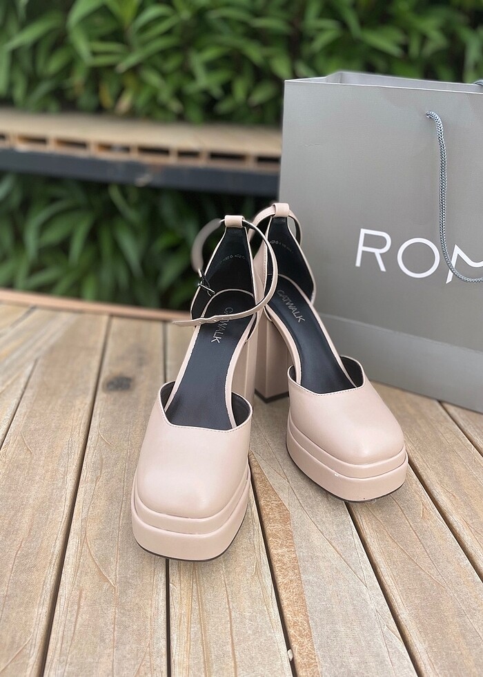 Topuklu ayakkabı - Görsel 4