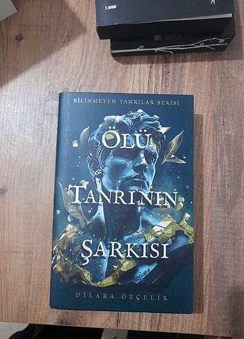 Ölü tanrınin şarkısı