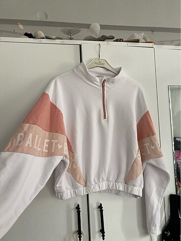 LC Waikiki Sweatshirt