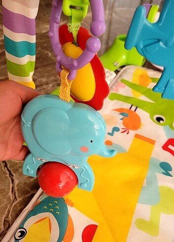Fisher Price piyanolu oyun halisi