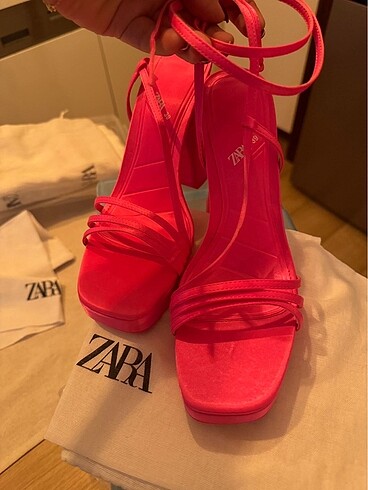 39 Beden Zara barbie ayakkabı