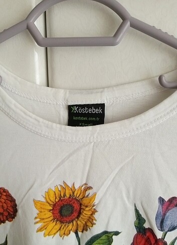 xs Beden Beyaz çiçek desenli t-shirt 