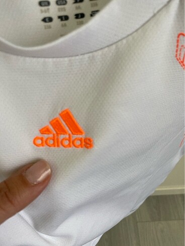 5 Yaş Beden Adidas Sport tişört