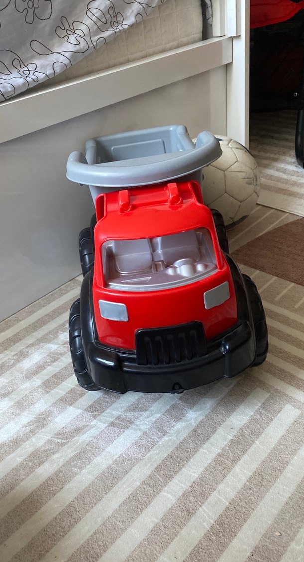 Gri ve Kırmızı Plastik Oyuncak Kamyon - Görsel 2