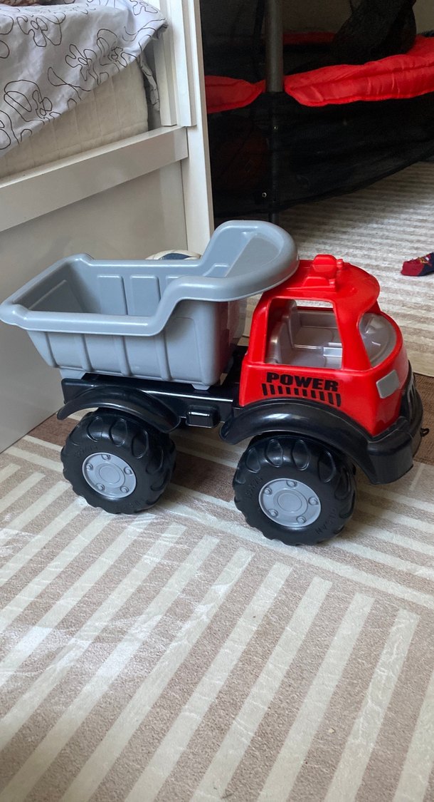 Gri ve Kırmızı Plastik Oyuncak Kamyon - Görsel 3