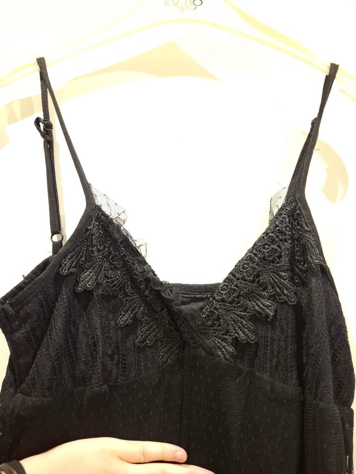 Dantel Detaylı Siyah Uzun Askılı Elbise - Görsel 3