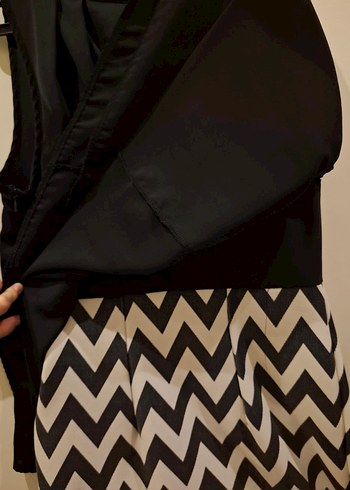 V Yaka Siyah Drapeli Mini Elbise - Görsel 5