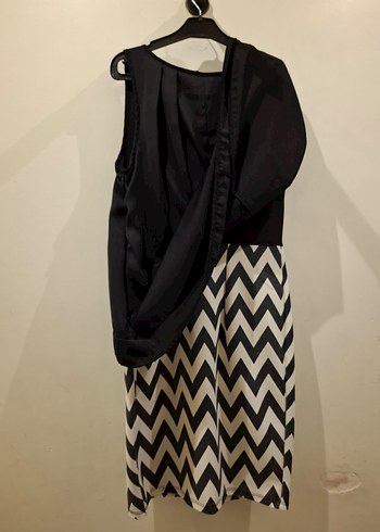 V Yaka Siyah Drapeli Mini Elbise - Görsel 6