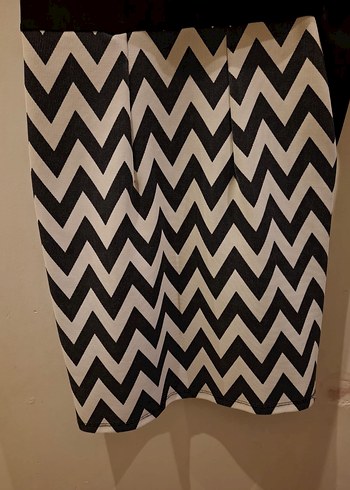 V Yaka Siyah Drapeli Mini Elbise - Görsel 4