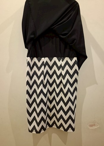 V Yaka Siyah Drapeli Mini Elbise - Görsel 8